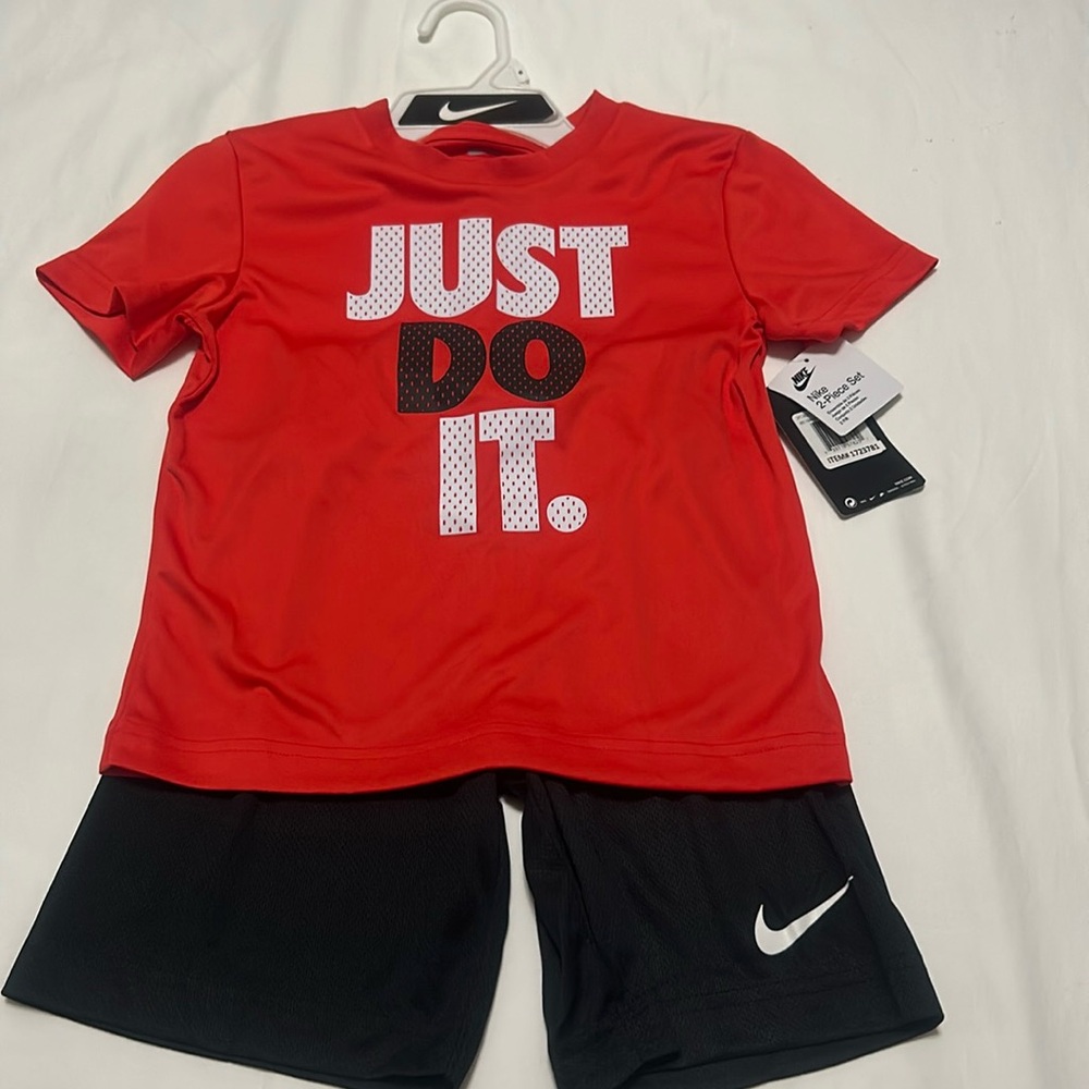 Nike 2-piece set for kids size M 5-6 years NWT